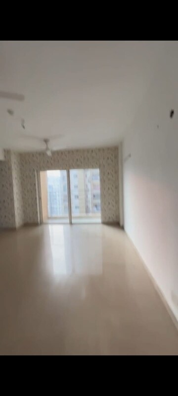 Room in 3 BHK Apartment at Paras Tierea, Sector 137 – for Sale