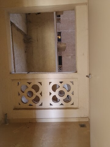 Furnished Amenities in 2 BHK Apartment at Hiranandani Fortune City, New Panvel – for Rent