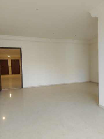 Room in 2 BHK Apartment at Hiranandani Fortune City, New Panvel – for Rent