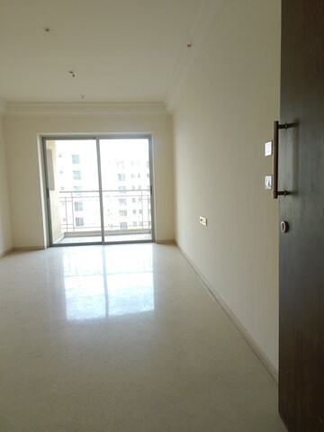 Room in 2 BHK Apartment at Hiranandani Fortune City, New Panvel – for Rent