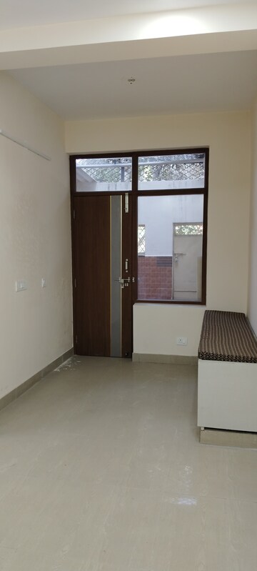 Room in 2.5 BHK Builder Floor at Unitech South City II, Sector 50 – for Rent