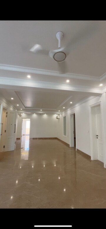 Building Lobby in 4 BHK Builder Floor at Unitech South City II, Sector 50 – for Rent