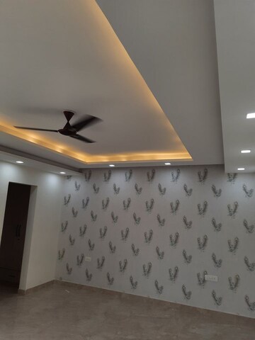 Furnished Amenities in 3 BHK Builder Floor at BPTP District, Sector 81 – for Sale