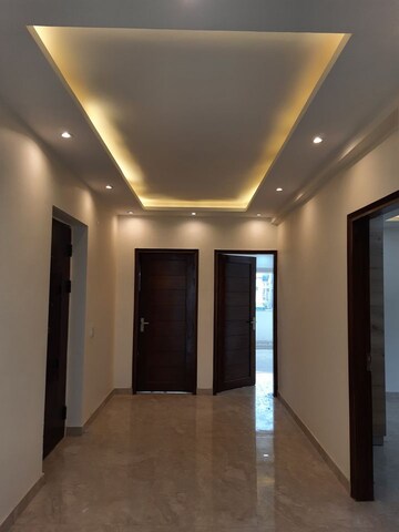 Building Lobby in 3 BHK Builder Floor at BPTP District, Sector 81 – for Sale