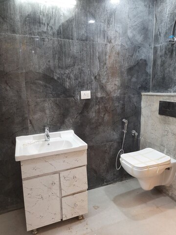 Bathroom in 3 BHK Builder Floor at BPTP District, Sector 81 – for Sale