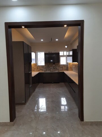 Kitchen in 3 BHK Builder Floor at BPTP District, Sector 81 – for Sale