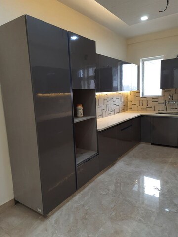 Kitchen in 3 BHK Builder Floor at BPTP District, Sector 81 – for Sale