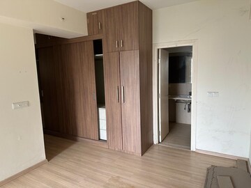 Room in 3 BHK Apartment at DLF Regal Gardens, Sector 90 – for Rent