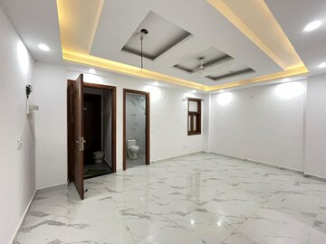 Room in 2 BHK Builder Floor at Saket – for Rent