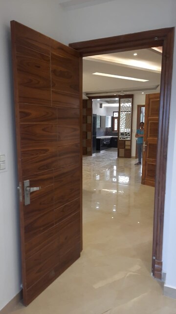 Room in 3 BHK Builder Floor at BPTP District, Sector 81 – for Sale