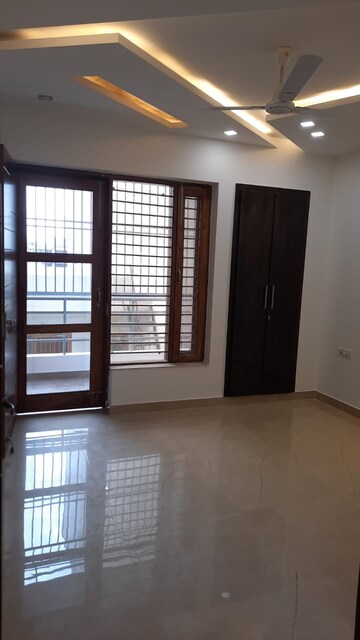 Room in 3 BHK Builder Floor at BPTP District, Sector 81 – for Sale