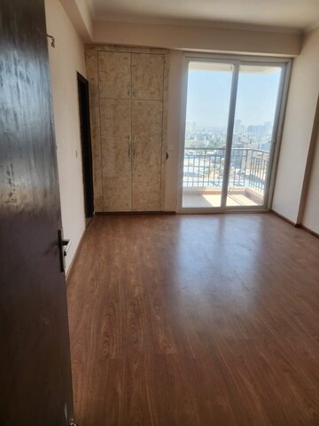 Room in 2 BHK Apartment at Amrapali Golf Homes, Sector 4, Greater Noida – for Rent