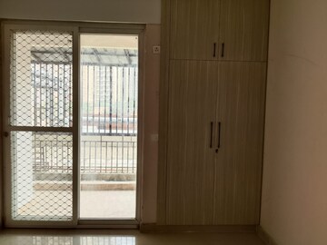 Room in 2 BHK Apartment at Amrapali Golf Homes, Sector 4, Greater Noida – for Rent