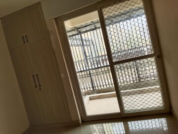Room in 2 BHK Apartment at Amrapali Golf Homes, Sector 4, Greater Noida – for Rent