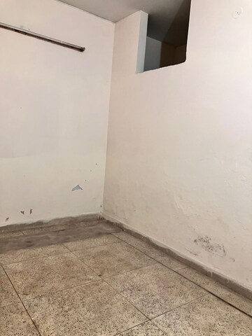 Room in 2 BHK Builder Floor at Mohan Garden – for Rent