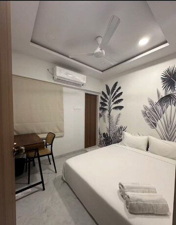 Team Area in 3 BHK Apartment at Khar West – for Rent