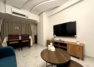 Team Area in 3 BHK Apartment at Khar West – for Rent