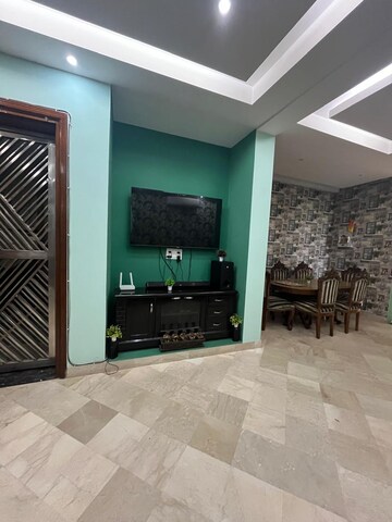 Parking in 3 BHK Builder Floor at Saket – for Rent