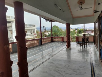 Balcony in 1 BHK Builder Floor at Curzon Road – for Rent