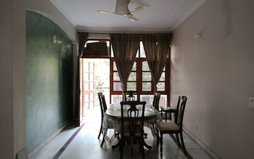 1 BHK Builder Floor For Rent in Sector 26