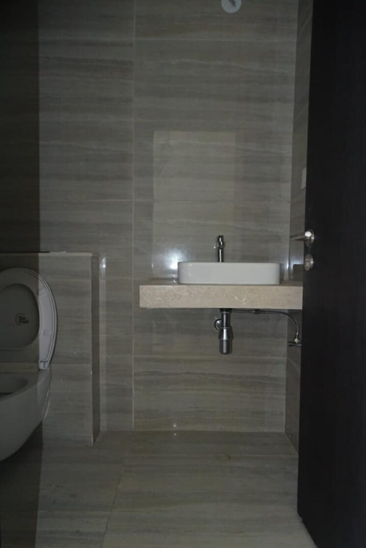 Bathroom, oberoi-realty-esquire 4 Bedroom 2053 Sq.Ft. Apartment In Goregaon East Mumbai 8166900