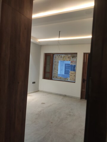 Room in 3 BHK Penthouse at Sector 40 – for Sale