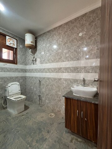 Furnished Amenities in 1 BHK Builder Floor at Saket – for Rent