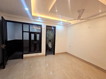 Room in 3 BHK Builder Floor at Chattarpur – for Rent
