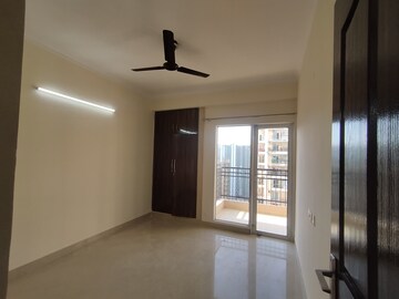 Room in 2 BHK Apartment at JM Florence, Tech Zone 4 Greater Noida – for Rent