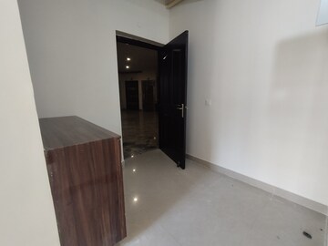 Room in 2 BHK Apartment at JM Florence, Tech Zone 4 Greater Noida – for Rent