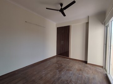 Room in 2 BHK Apartment at JM Florence, Tech Zone 4 Greater Noida – for Rent