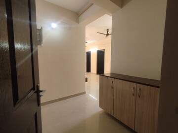 Room in 2 BHK Apartment at JM Florence, Tech Zone 4 Greater Noida – for Rent