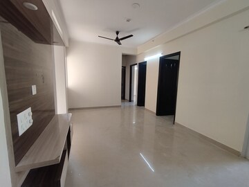Room in 2 BHK Apartment at JM Florence, Tech Zone 4 Greater Noida – for Rent