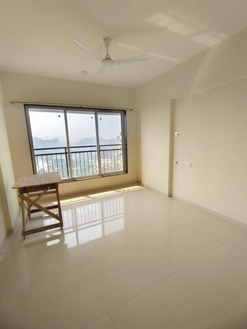 Room in 3 BHK Apartment at SD Astron Tower, Kandivali East – for Rent