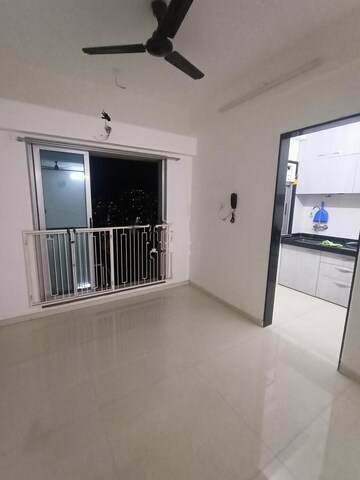 Room in 2 BHK Apartment at Mayfair The View, Vikhroli West – for Rent