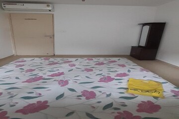 Bedroom in 2 BHK Apartment at Kalpataru Aura, Ghatkopar West – for Rent