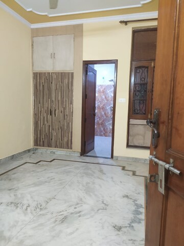 Room in 3 BHK Builder Floor at RWA Apartments Sector 50, Sector 50 – for Rent