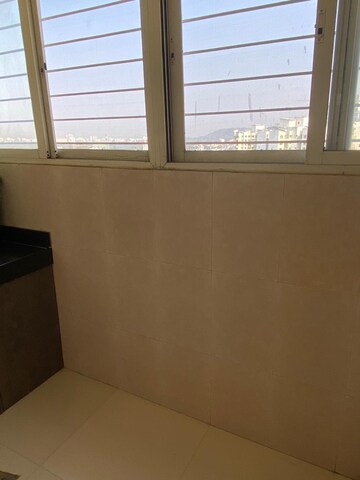 Room in 3 BHK Apartment at Karan Goldcoast, Bavdhan – for Rent