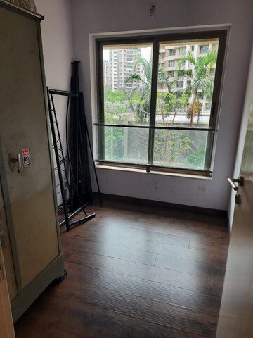 Room in 2.5 BHK Apartment at Kalpataru Aura, Ghatkopar West – for Rent