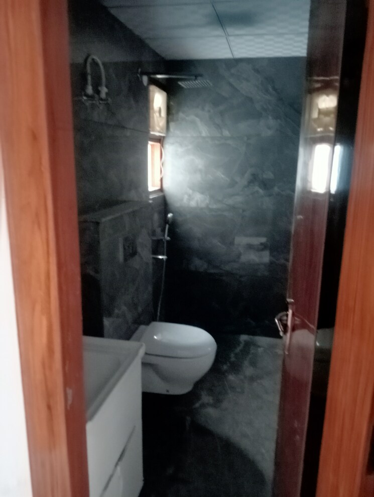 Bathroom, niti khand 4 Bedroom 1800 Sq.Ft. Builder Floor In Niti Khand Ghaziabad 8167316