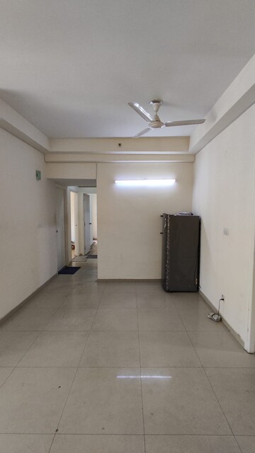 Room in 3 BHK Apartment at Moti Nagar – for Rent