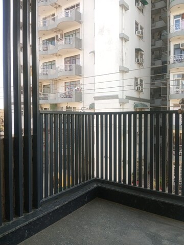 Balcony in 3 BHK Builder Floor at Ansal Sushant Lok I, Sector 43 – for Rent
