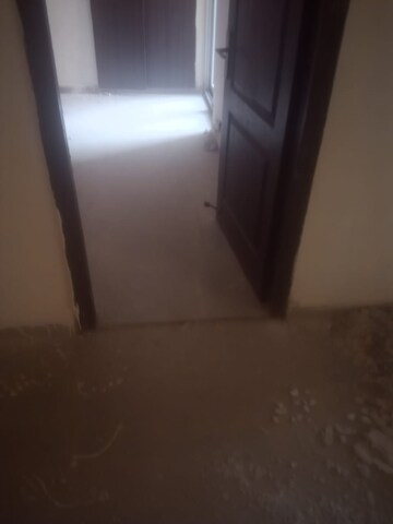 Room in 2.5 BHK Apartment at Amrapali Princely Estate, Sector 76 – for Sale