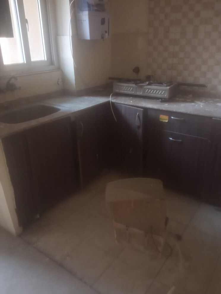 Living Room, amrapali-princely-estate 2.5 Bedroom 1015 Sq.Ft. Apartment In Sector 76 Noida 8167489