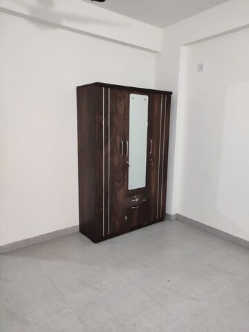Room in 2 BHK Apartment at Sama Savli Road – for Rent