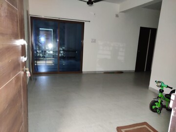 Room in 2 BHK Apartment at Sama Savli Road – for Rent