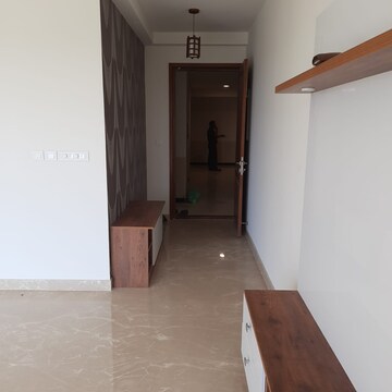 Room in 4 BHK Apartment at Prestige Woodland Park, Cooke Town – for Rent