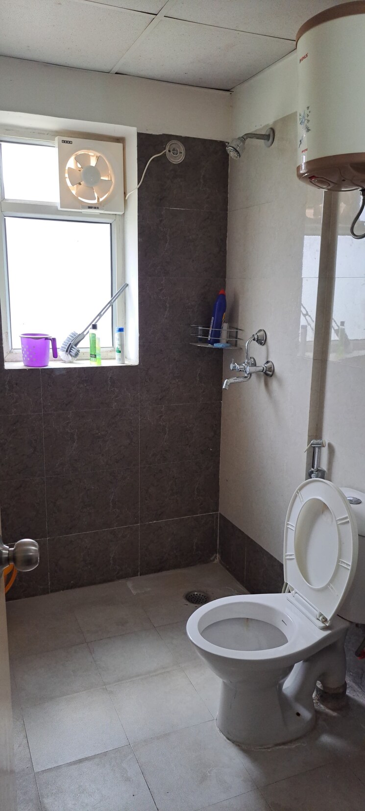Bathroom, uninav-heights-phase-ii 3 Bedroom 1640 Sq.Ft. Apartment In Raj Nagar Extension Ghaziabad 8167494