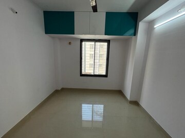 Room in 2.5 BHK Apartment at Bharat Arize, Goregaon West – for Rent