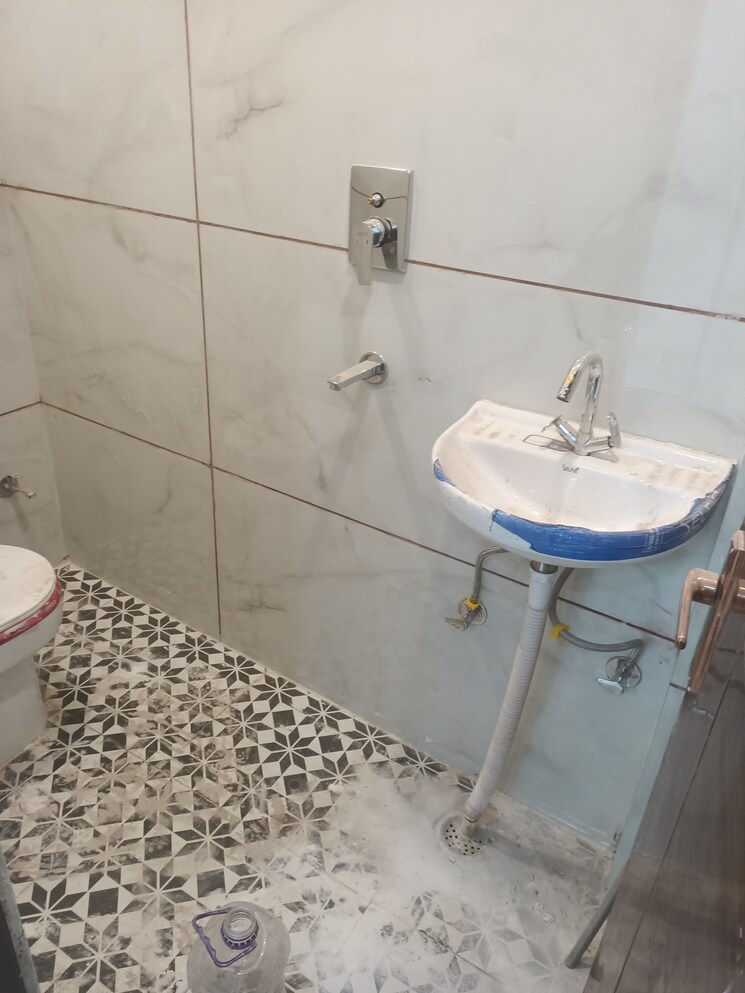 Bathroom, govindpuri 2 Bedroom 585 Sq.Ft. Builder Floor In Govindpuri Delhi 8167523